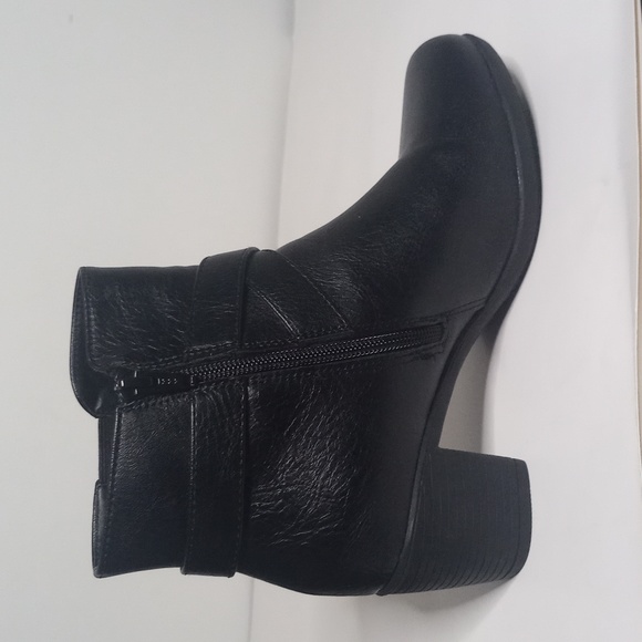 Croft & Barrow Bertha Black Ortholite Black Ankle Boots size 7.5 M - Picture 9 of 9